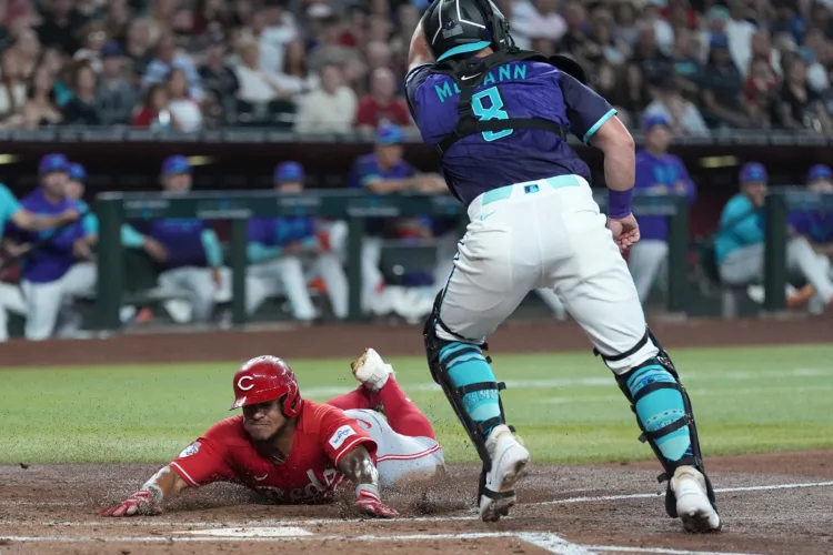 Ildemaro Vargas' 2-Run Triple Highlights Rally That Pushes The Diamondbacks Past Reds 5-3